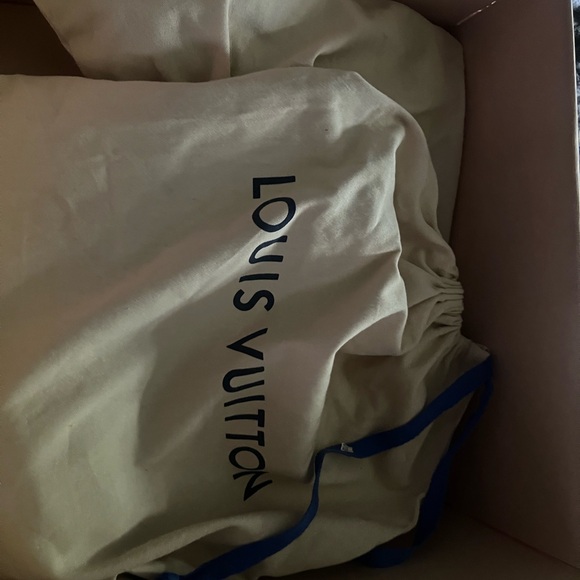 Like new Louis Vuitton booties. Size 8.5 - Picture 5 of 6